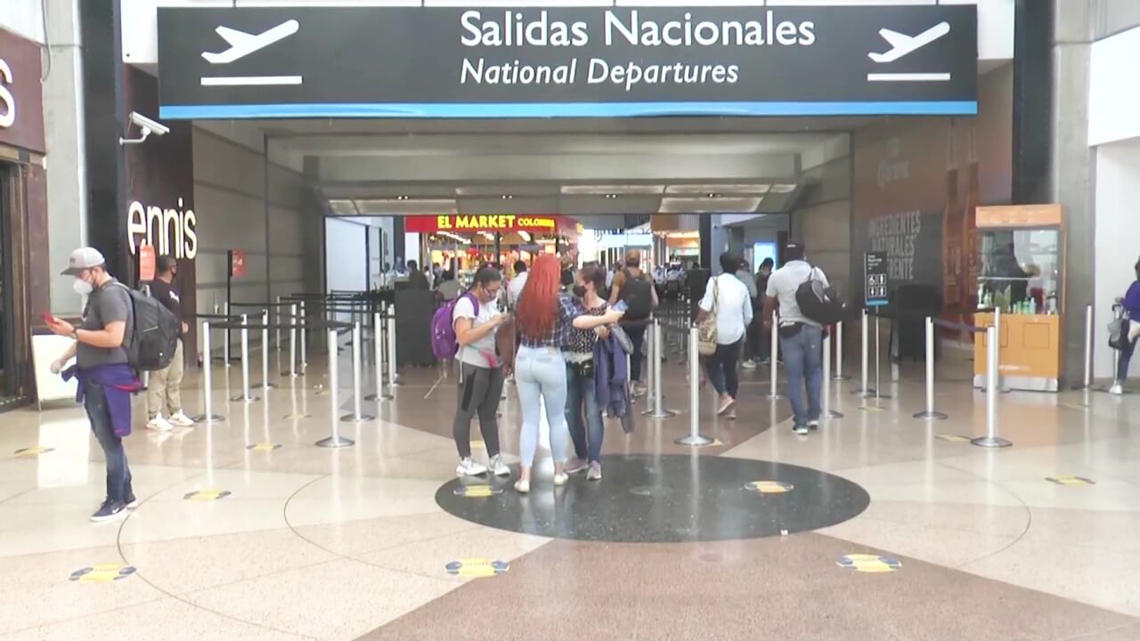 Acompañantes podrán ingresar al aeropuerto José María Córdova
