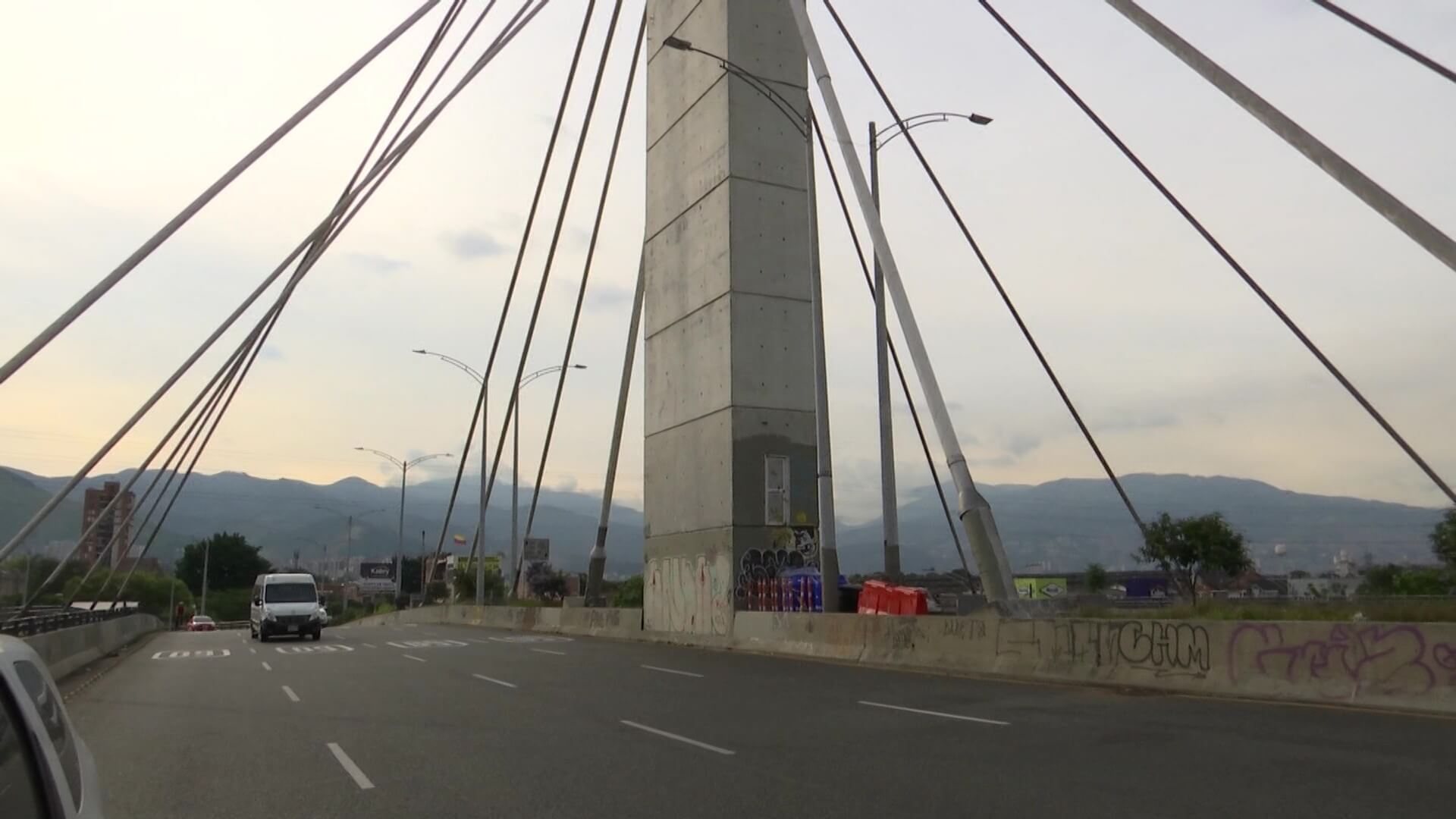 Con arte urbano intervendrán puente de la 4 Sur