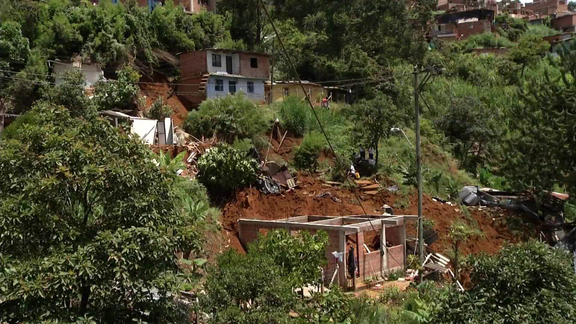Dos viviendas destruidas y dos afectadas por deslizamiento en Carpinelo
