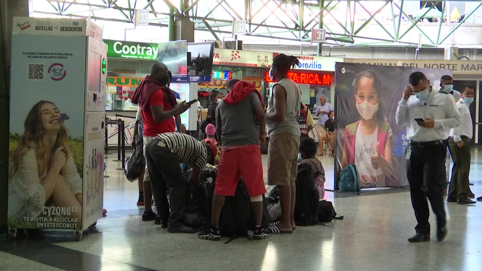 Migrantes haitianos se estarían movilizando en transporte informal