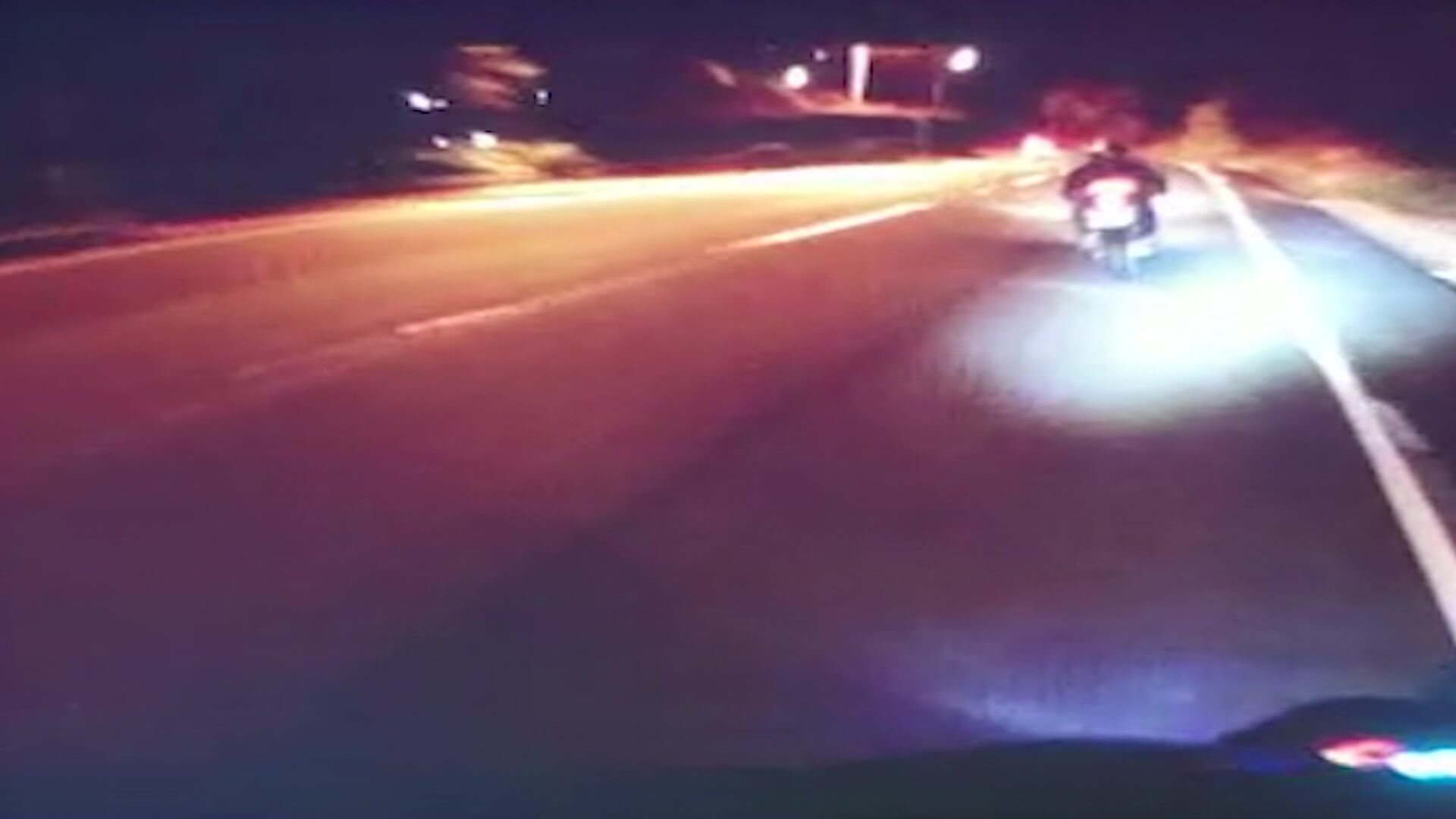 Motociclista que atropelló a dos policías fue sancionado