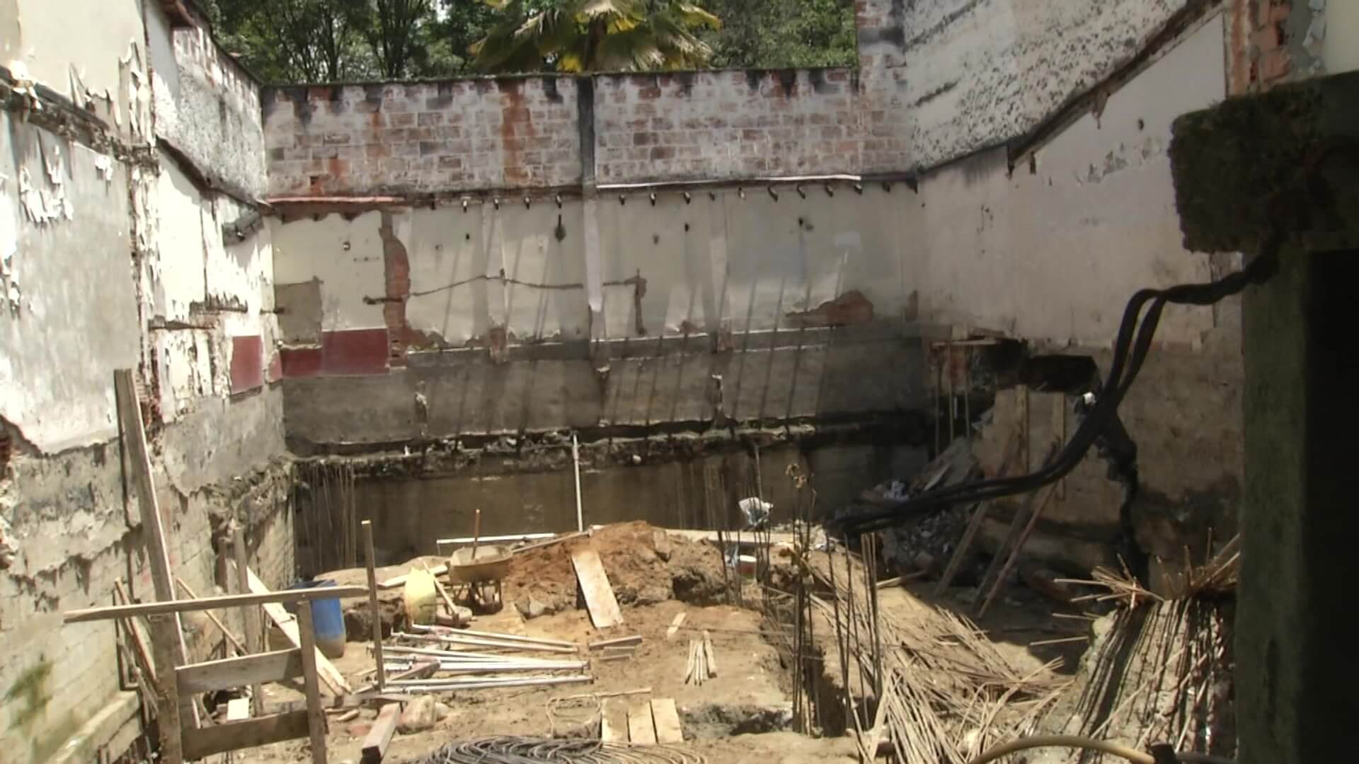 Murió obrero por caída de muro en construcción