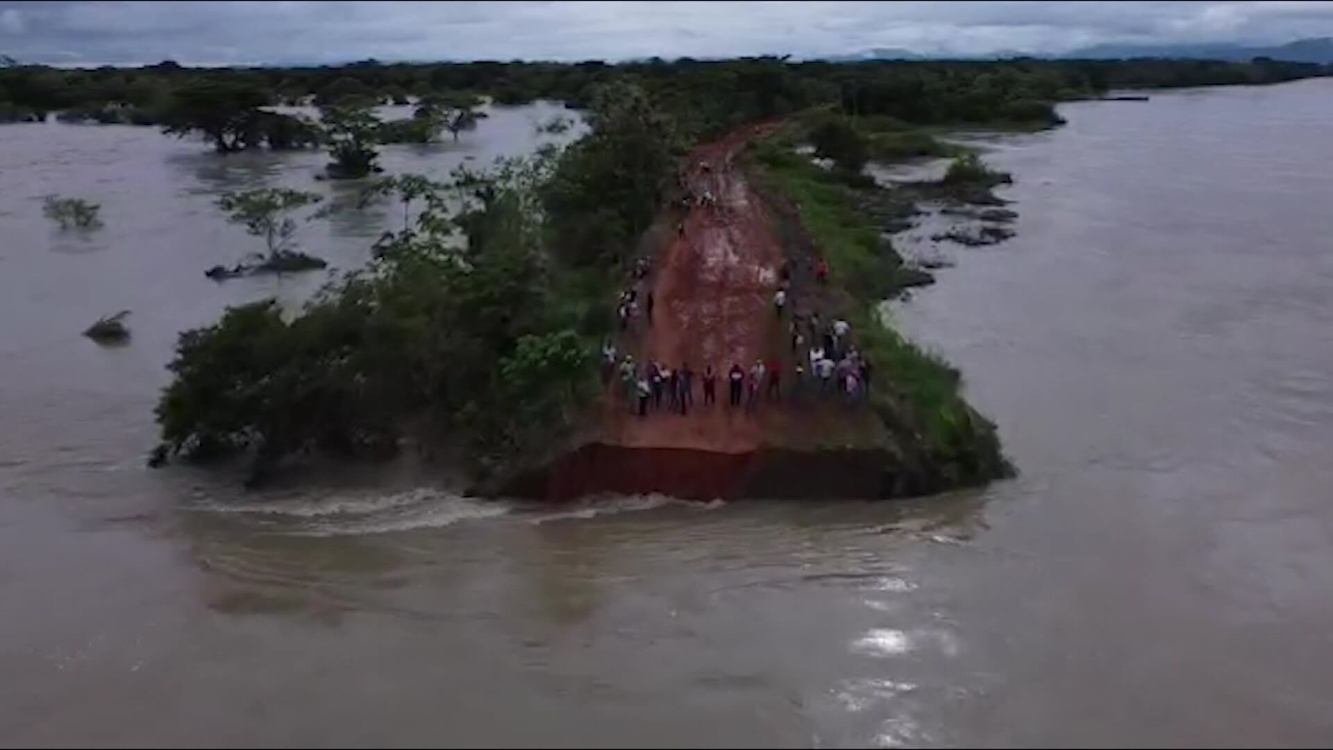 Paso provisional por vía principal, que estaba bloqueada