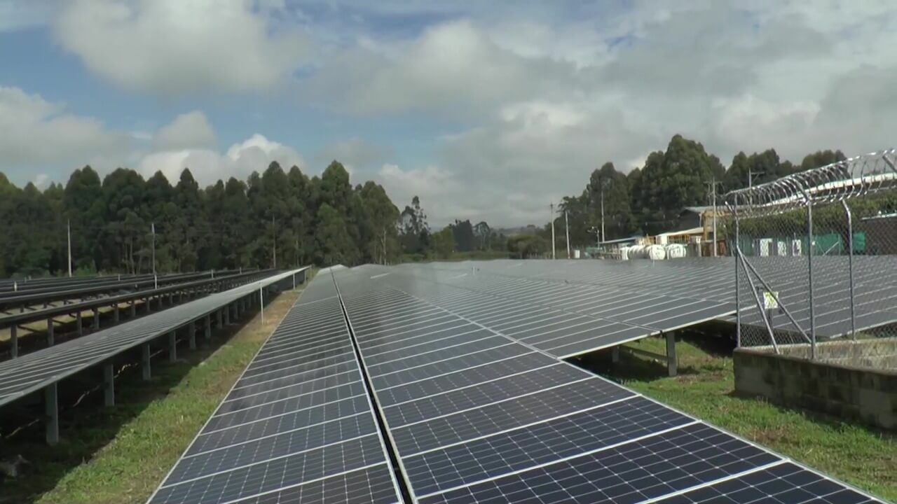 Primera planta de energía solar en el sector Metalúrgico