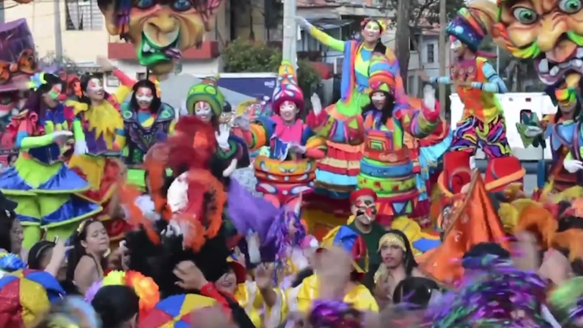 10 colectivos y 15 montajes en el «Carnaval de la 13»