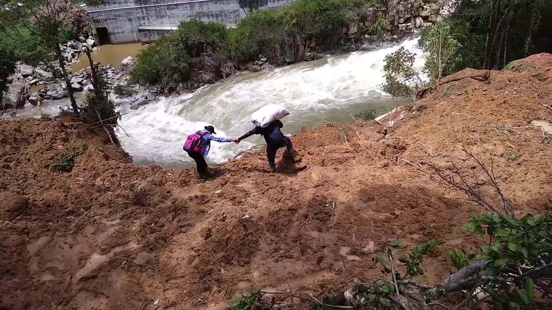 30 frentes de trabajo en vías antioqueñas por derrumbes