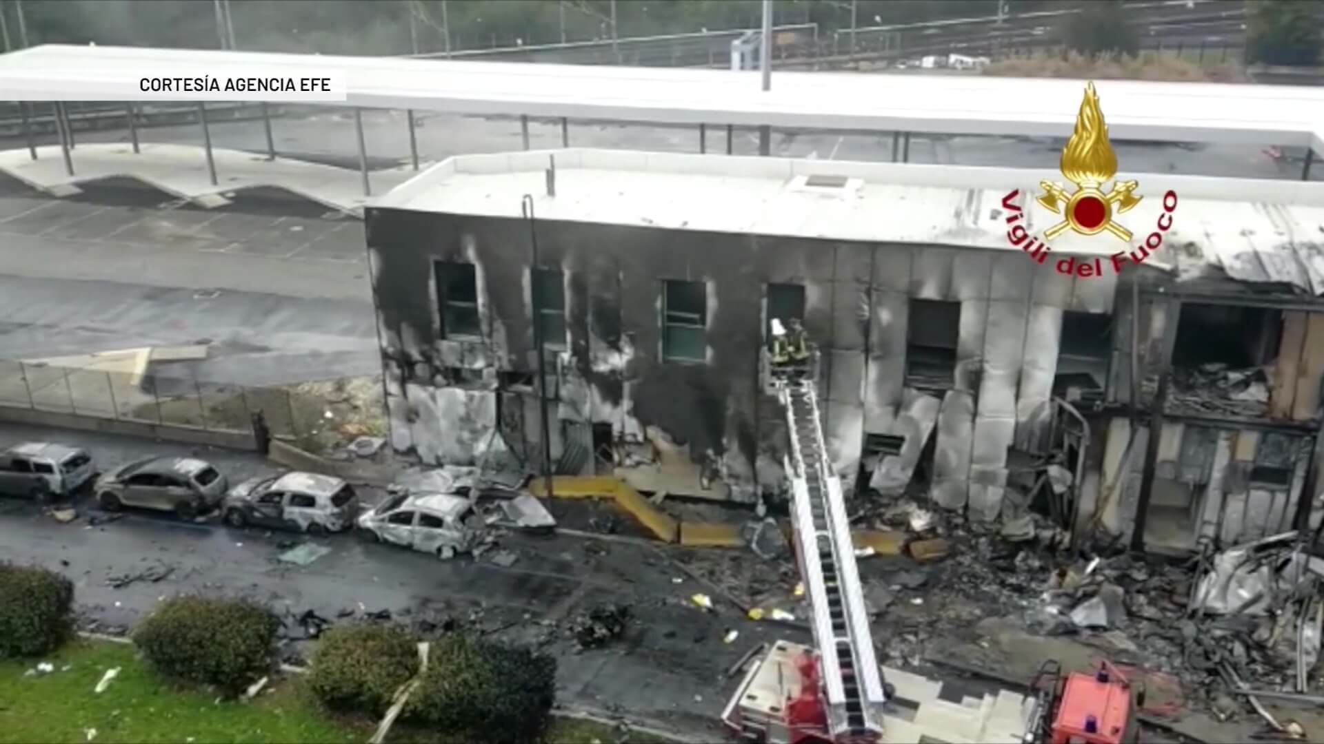 8 fallecidos deja choque de avión en las afueras de Milán