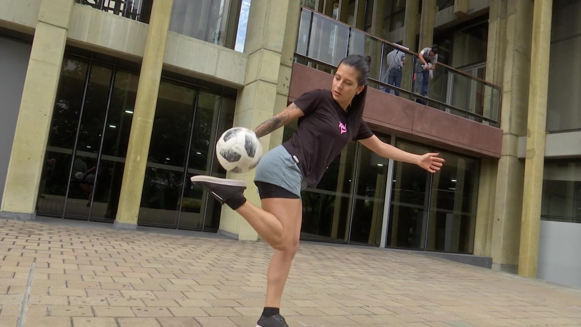 Angie Cepeda, clasificada a serie mundial de fútbol freestyle