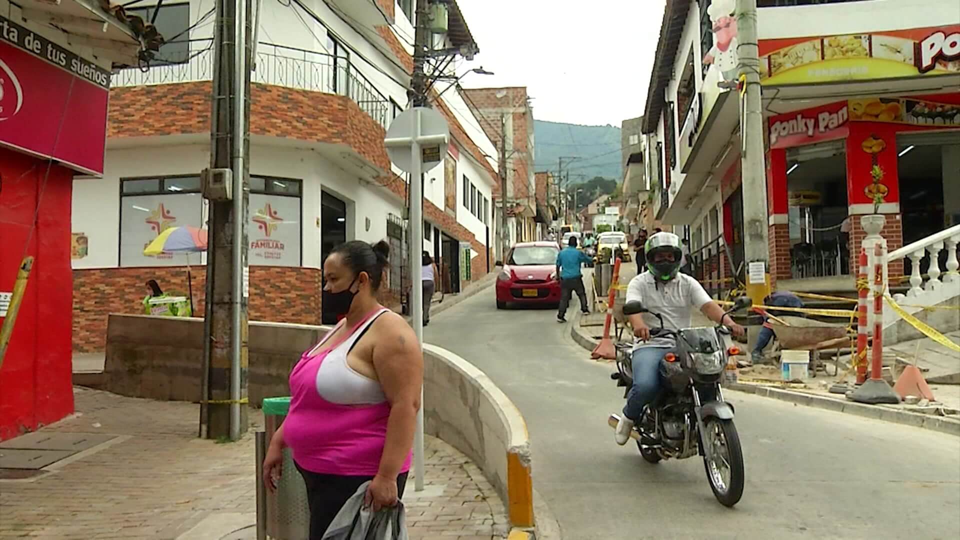 Atención a la medida que prohíbe el parrillero hombre en moto