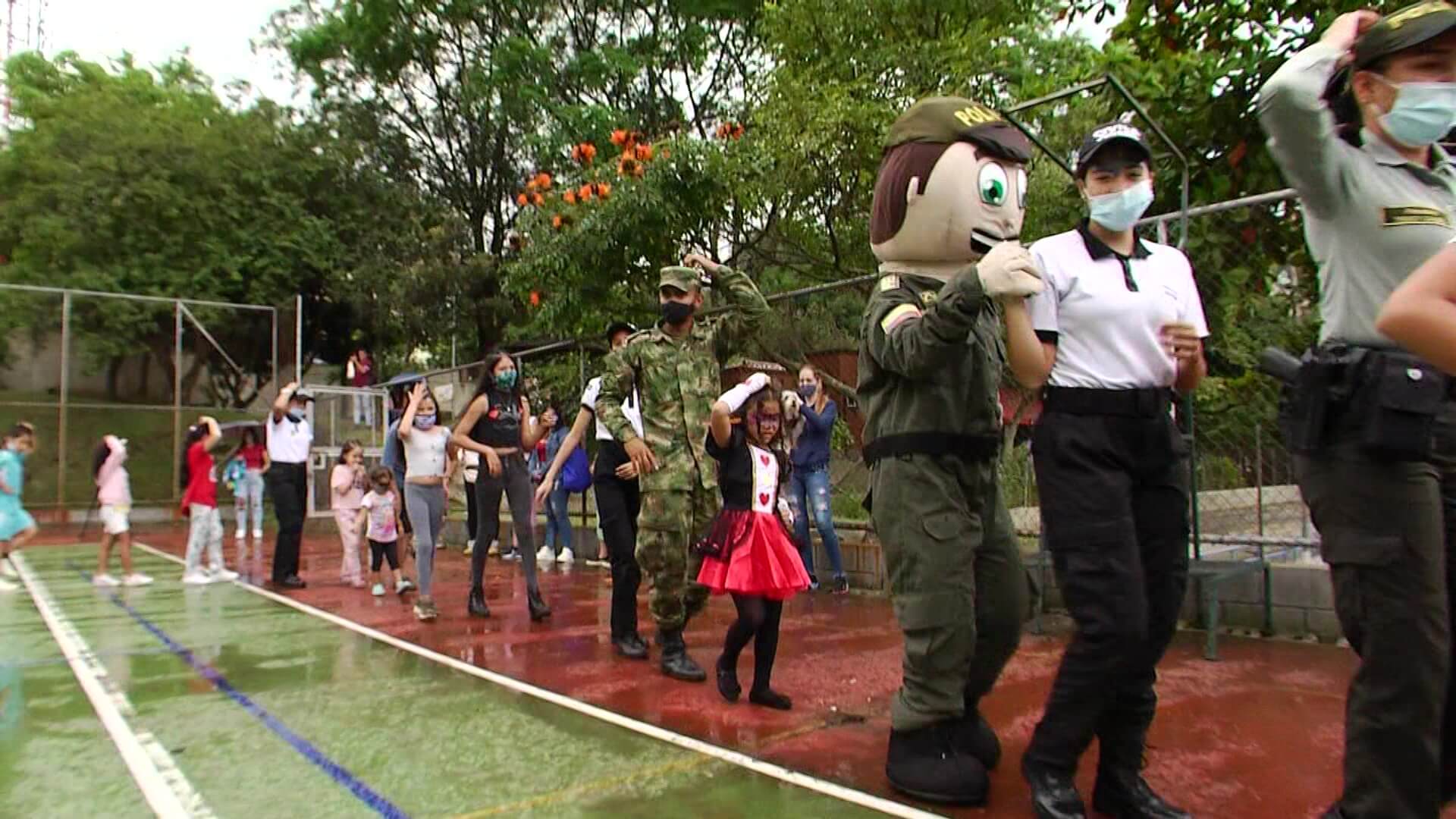 Caravana de Halloween en honor a los niños