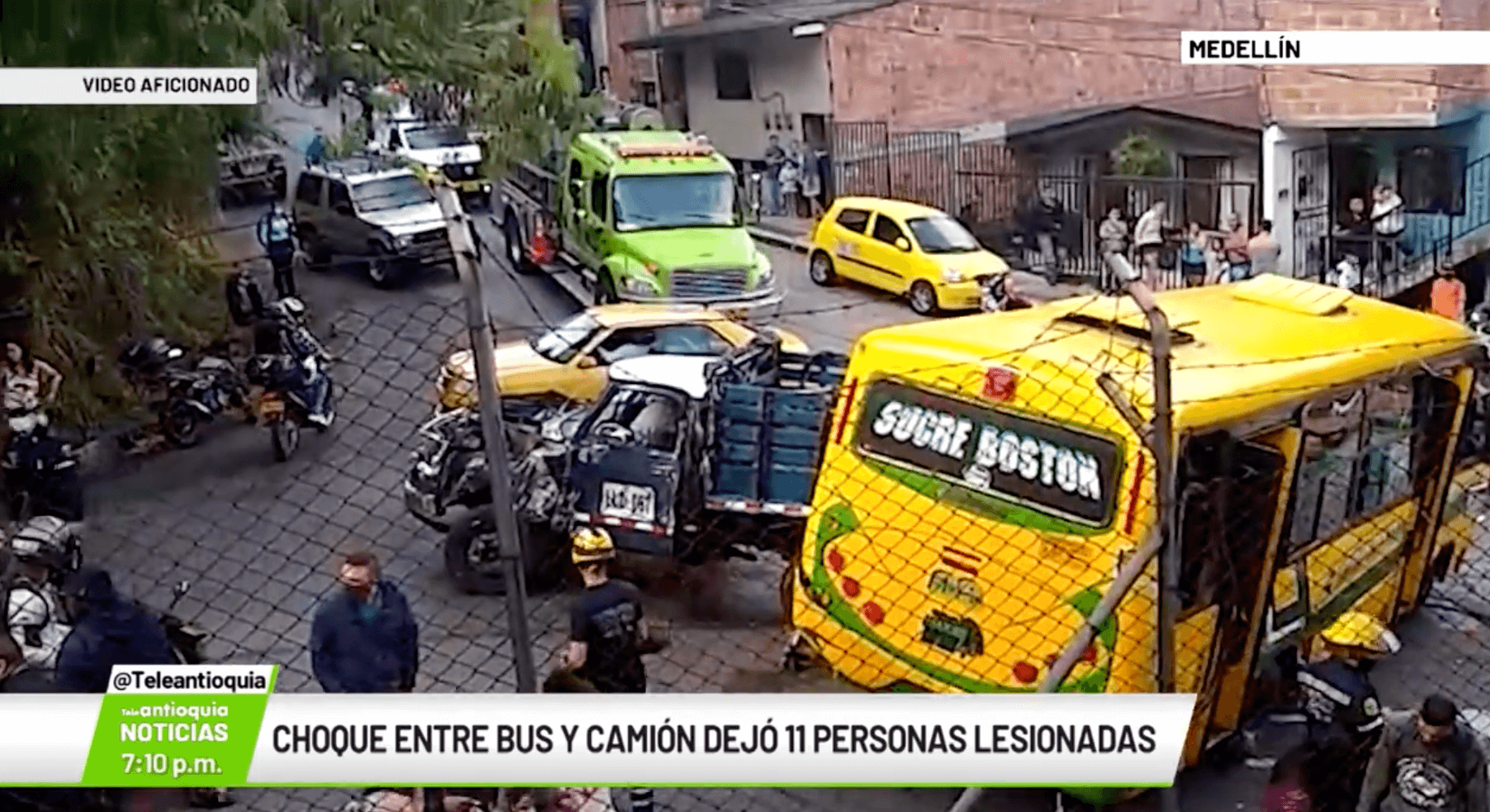 Choque entre bus y camión dejó 11 personas lesionadas