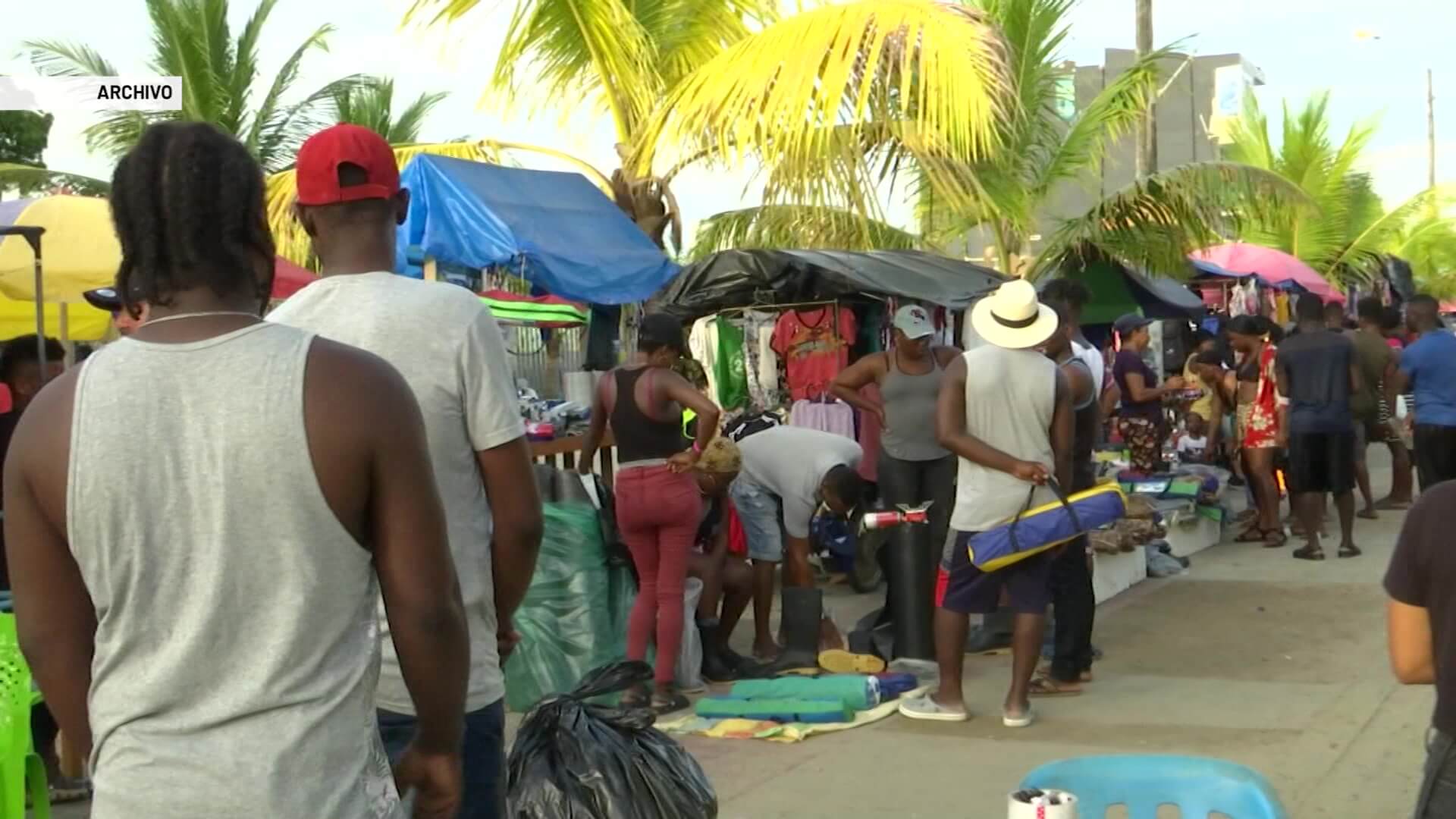 Cientos de venezolanos buscan salida en Necoclí