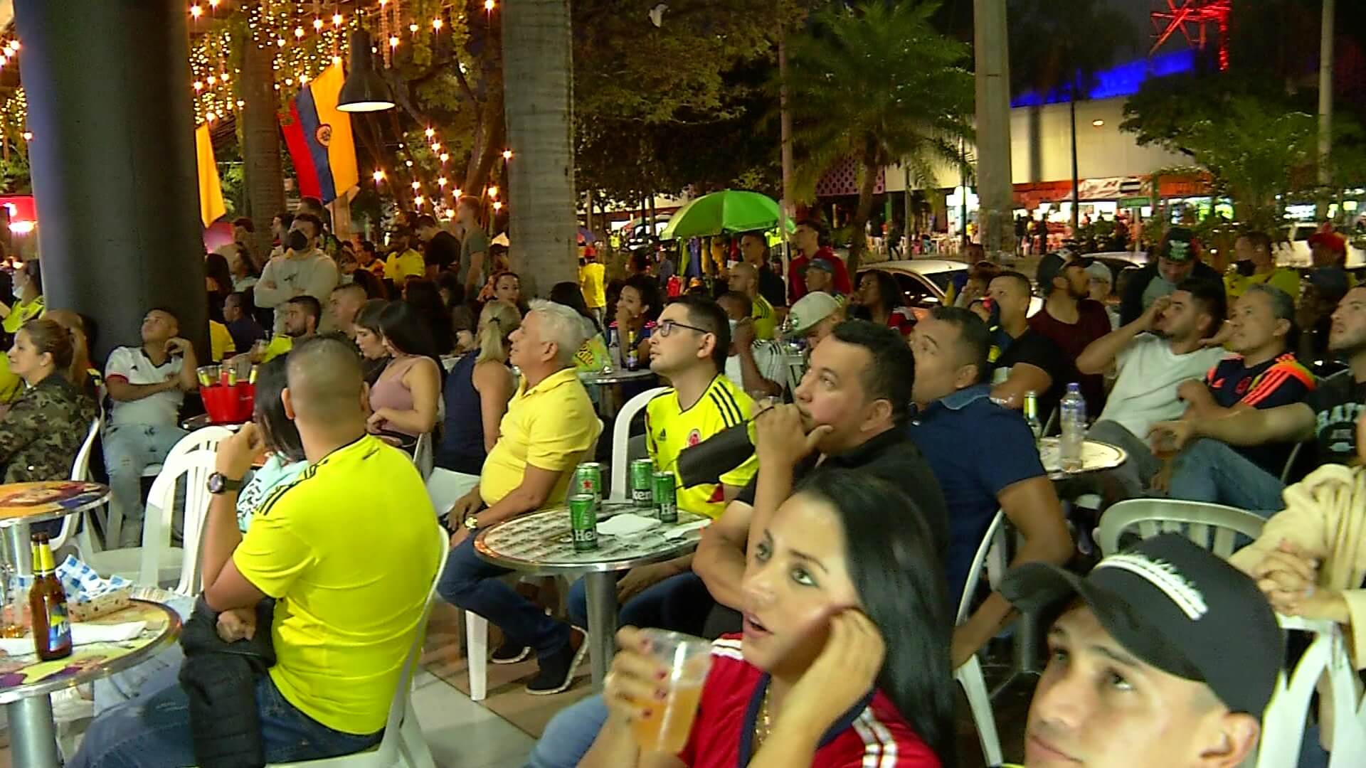 Medellín se vistió de tricolor para vibrar con la Selección