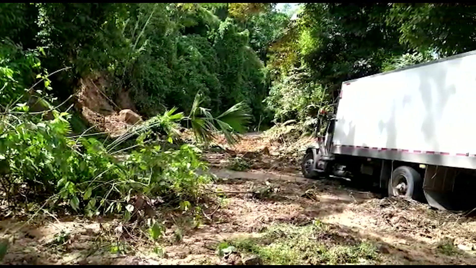 Un muerto y cuatro heridos por deslizamiento de tierra