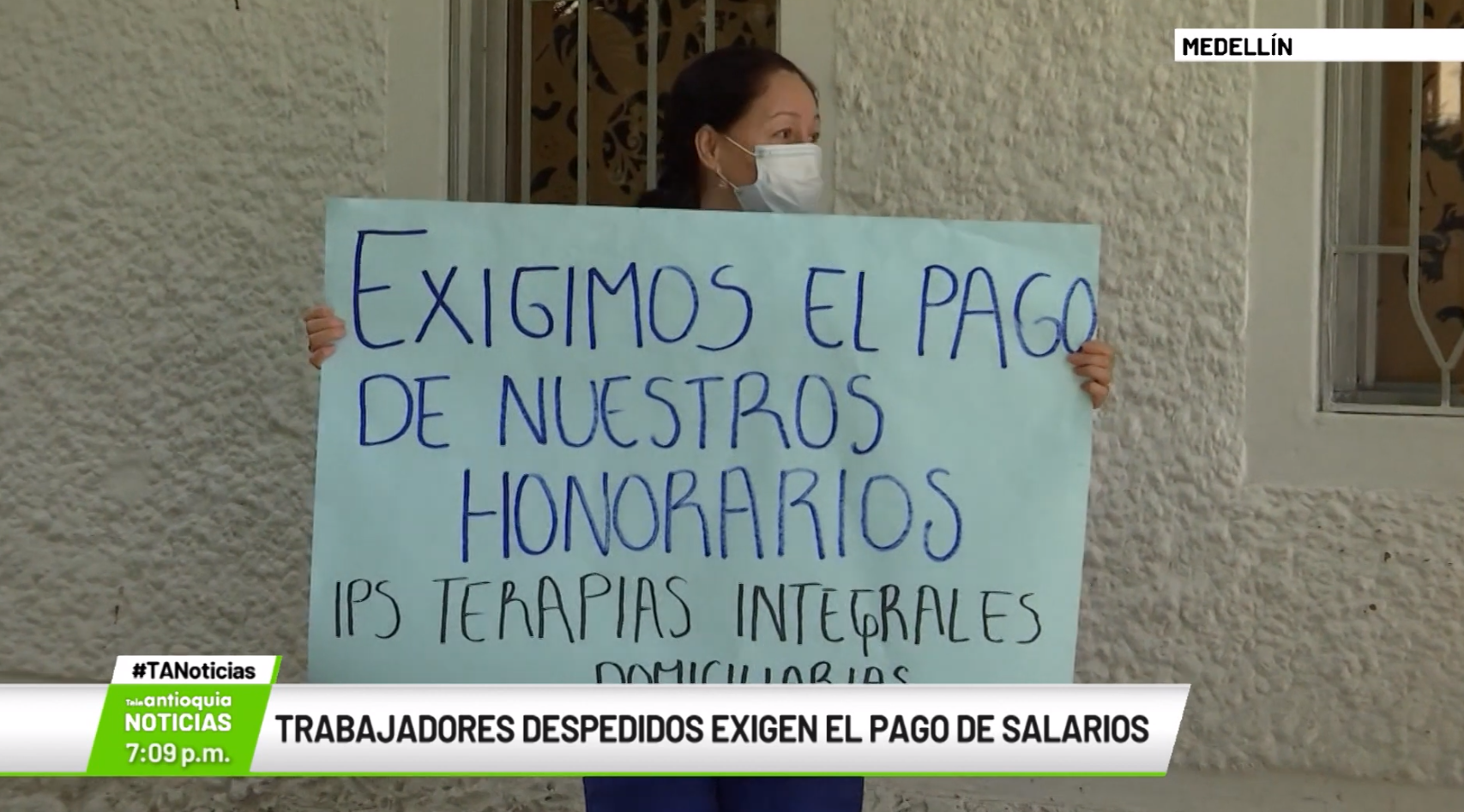 Trabajadores despedidos exigen el pago de salarios