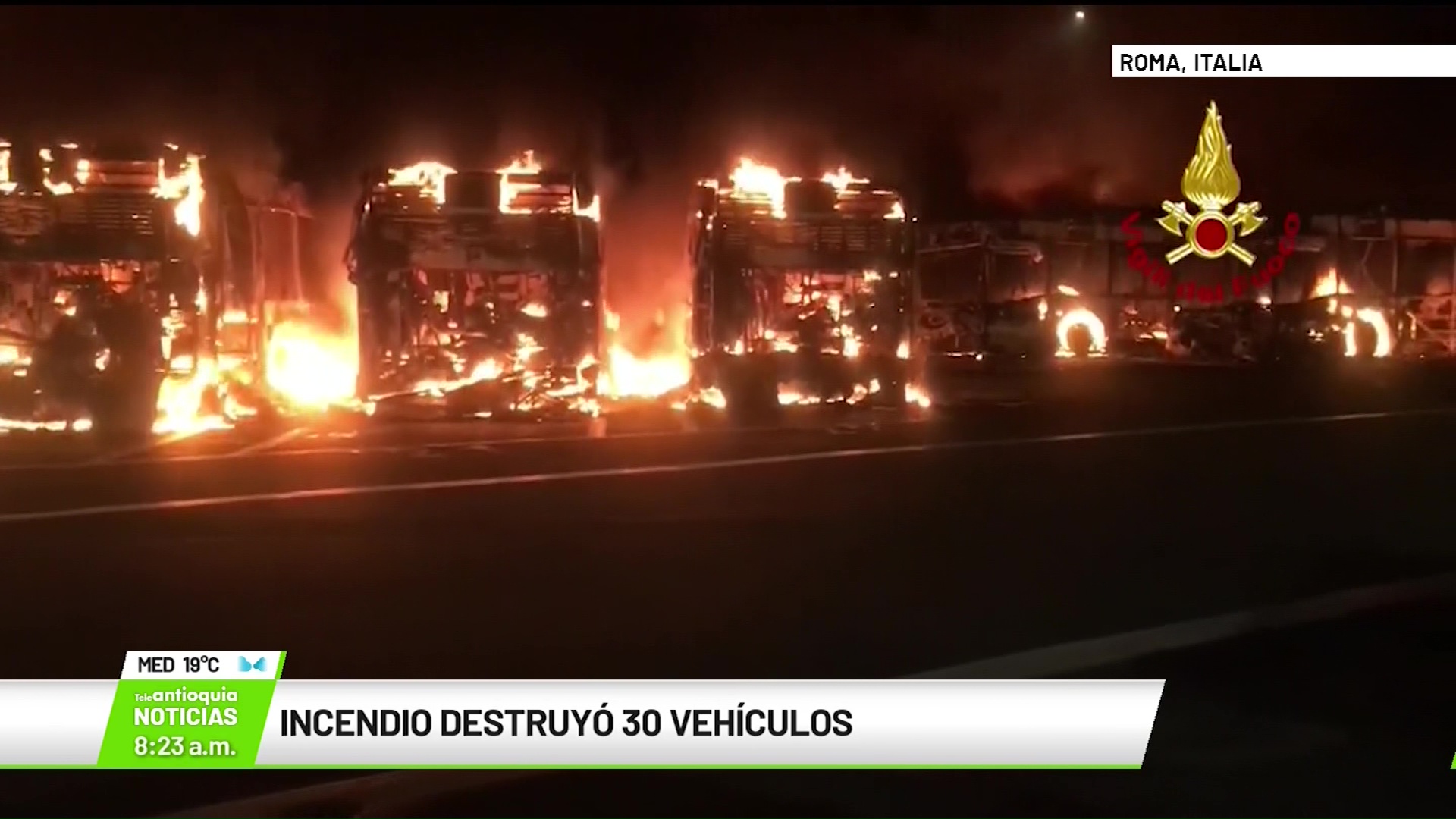 Incendio destruyó 30 vehículos en Roma