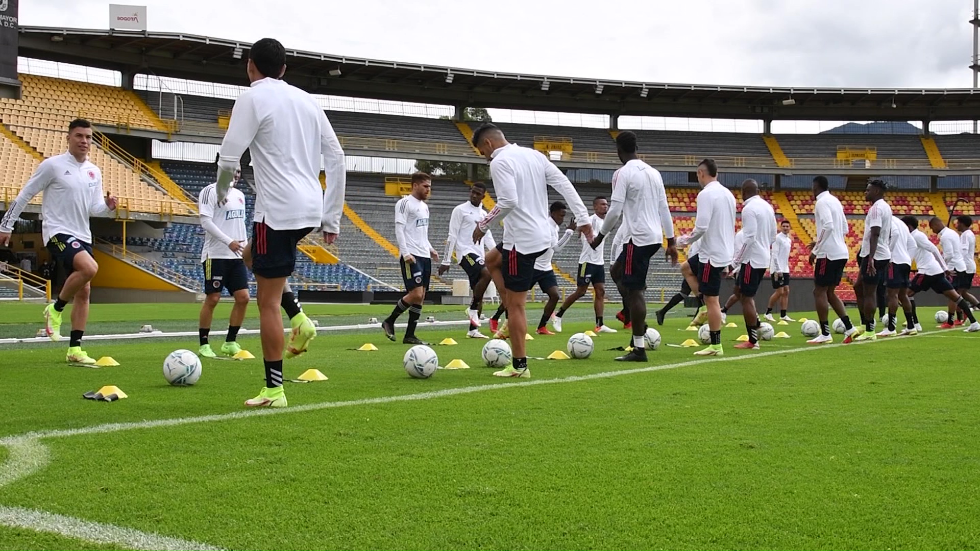 Selección Colombia viajó a Montevideo