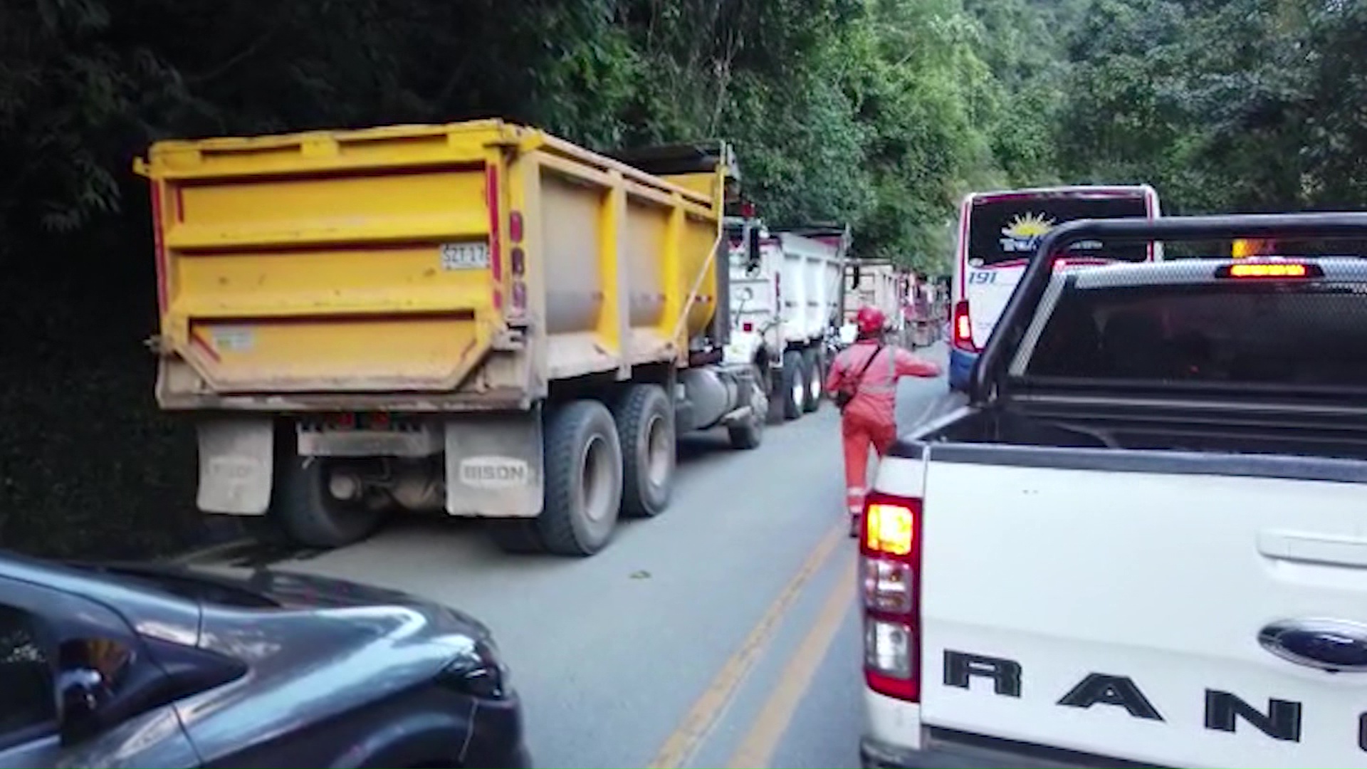 Sigue cierre de la Medellín – Bogotá por derrumbes