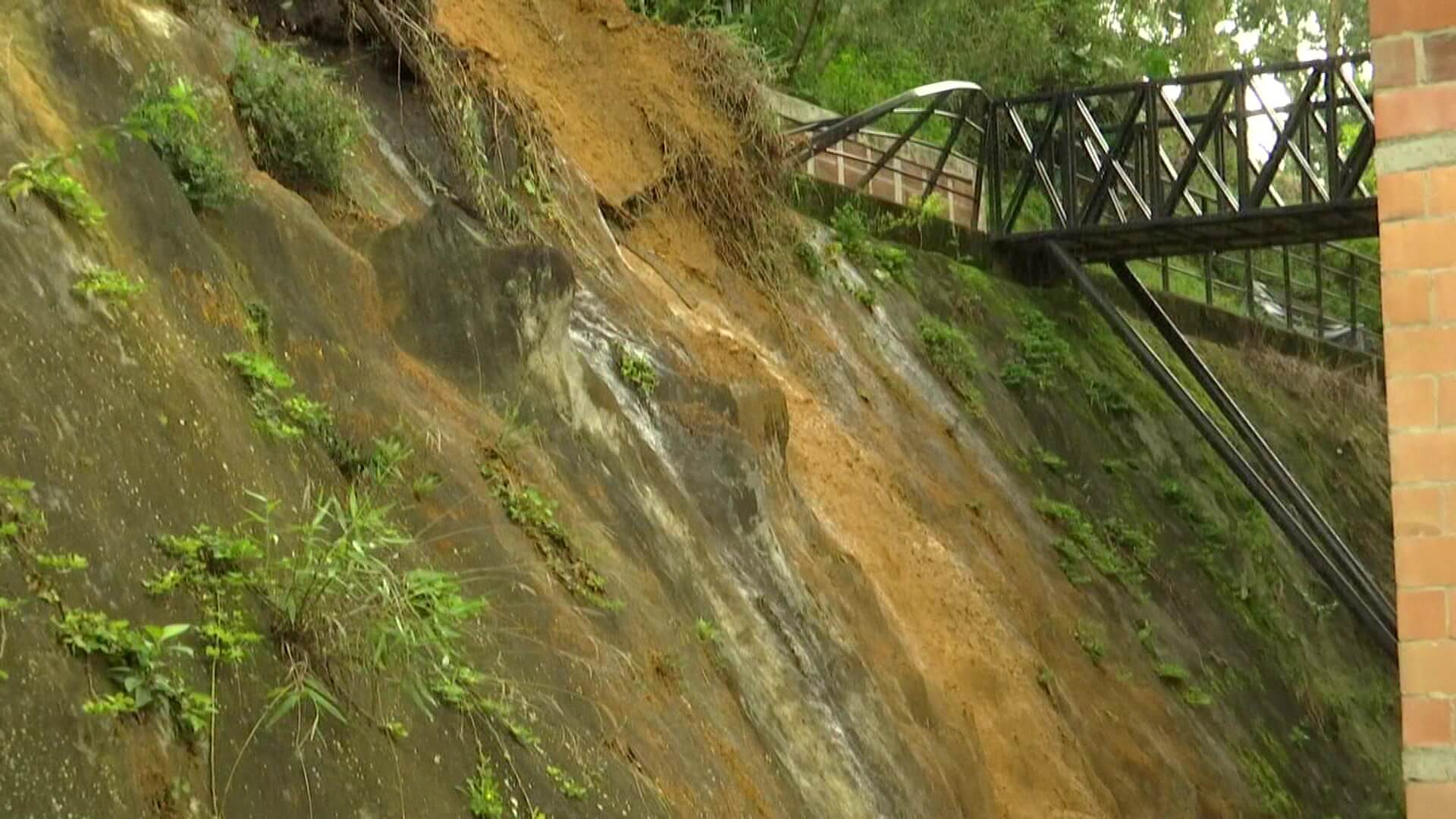 50 familias del sur del Valle de Aburrá afectadas por fuertes lluvias