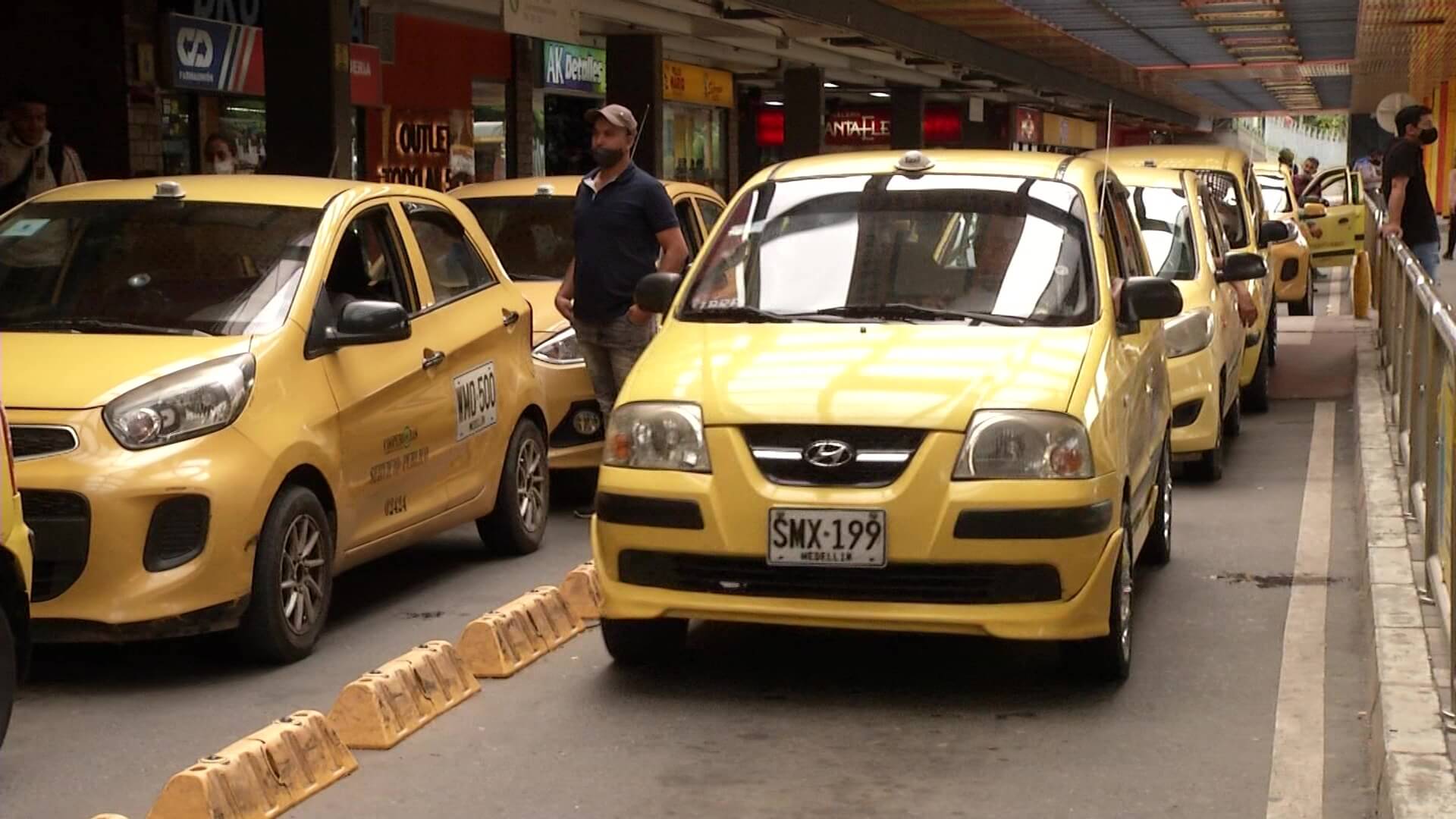 Aguinaldo para taxistas en Medellín será voluntario