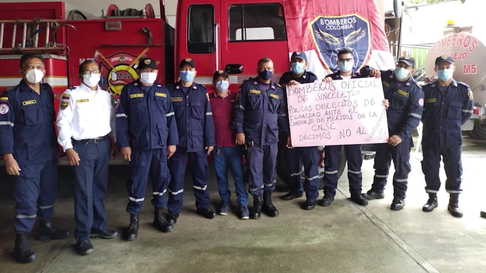 Bomberos protestan por condiciones laborales