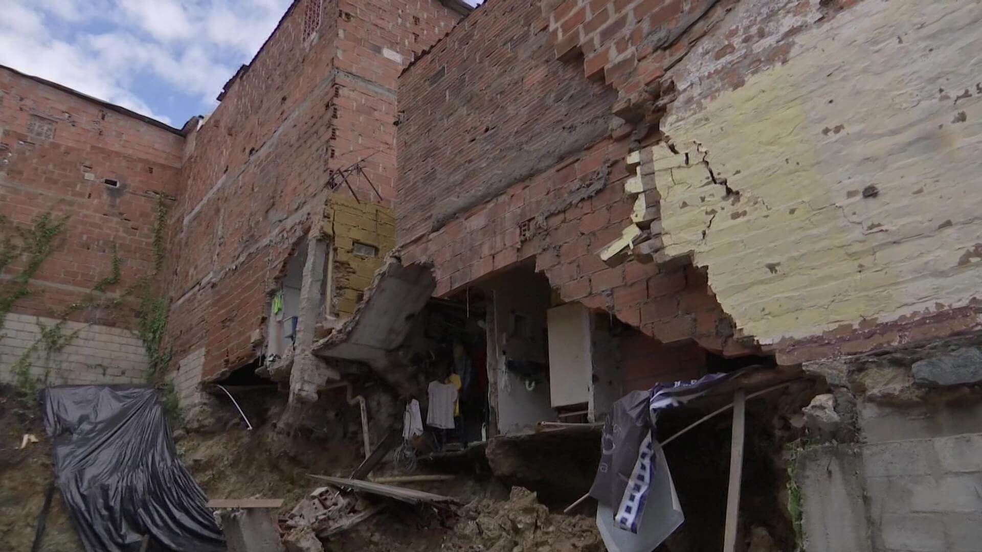 Cuatro casas semidestruidas en Castilla