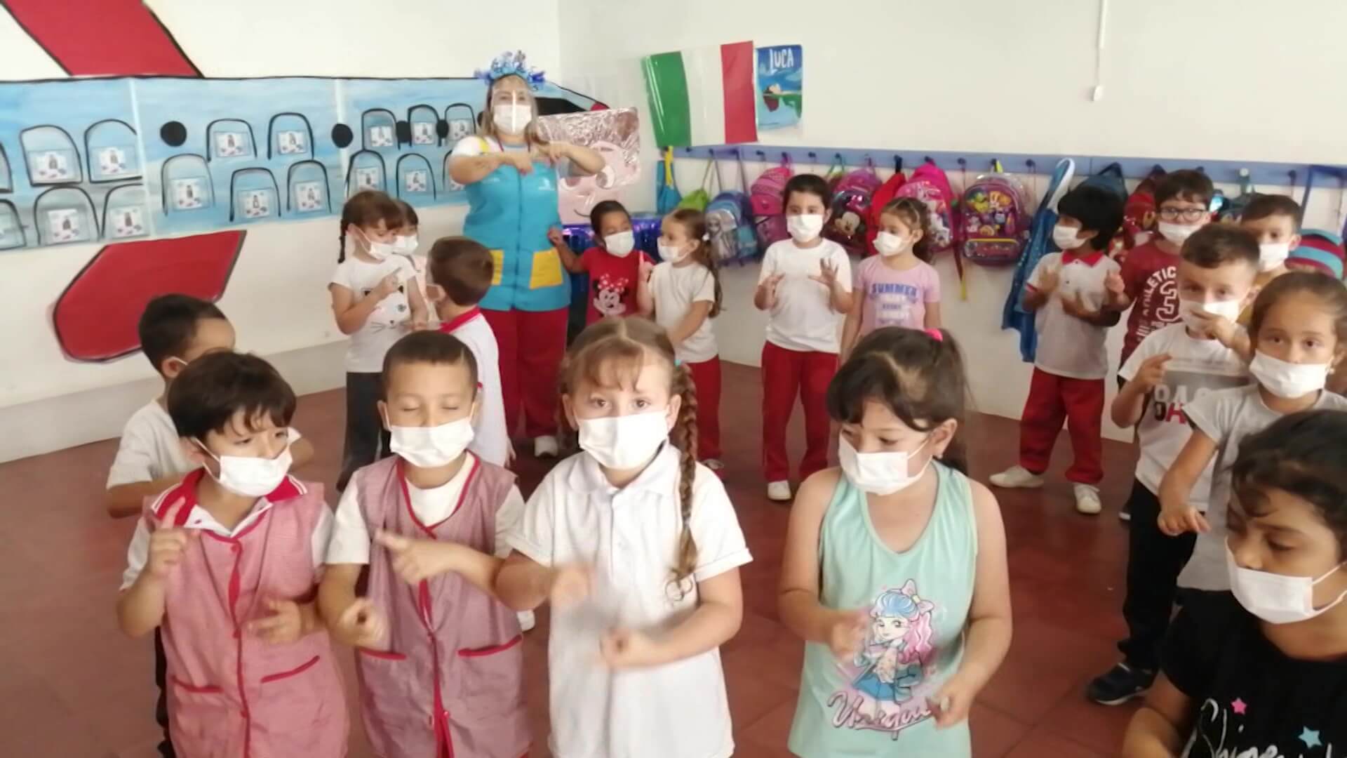 Niños de Buen Comienzo aprenden lengua de señas