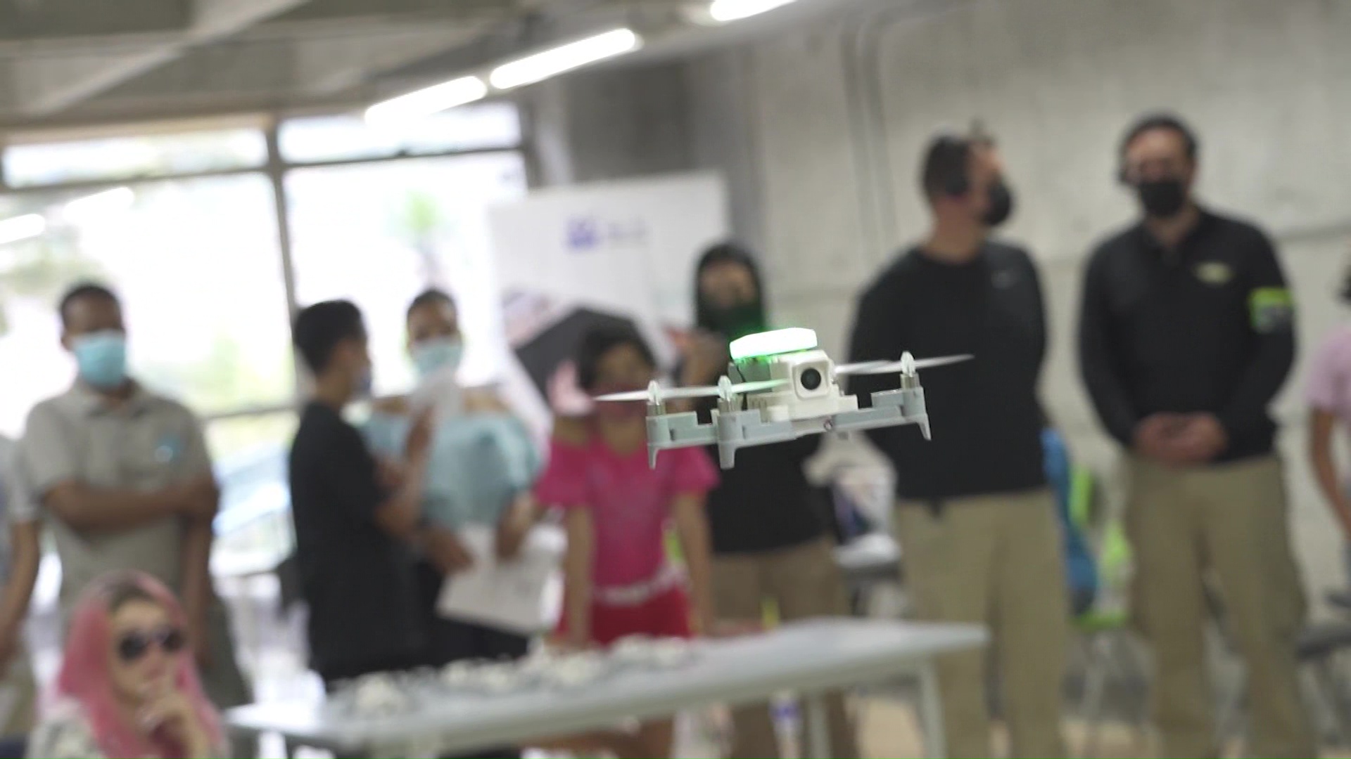 Primeros menores que manipulan drones en Colombia