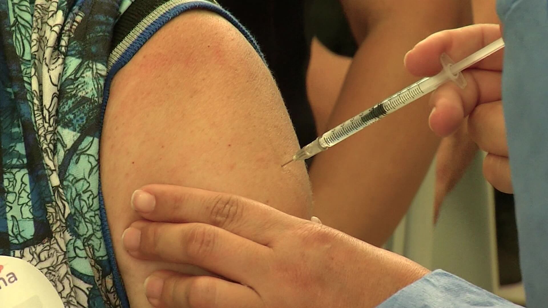 75 % de la población cuenta con primera dosis de vacuna