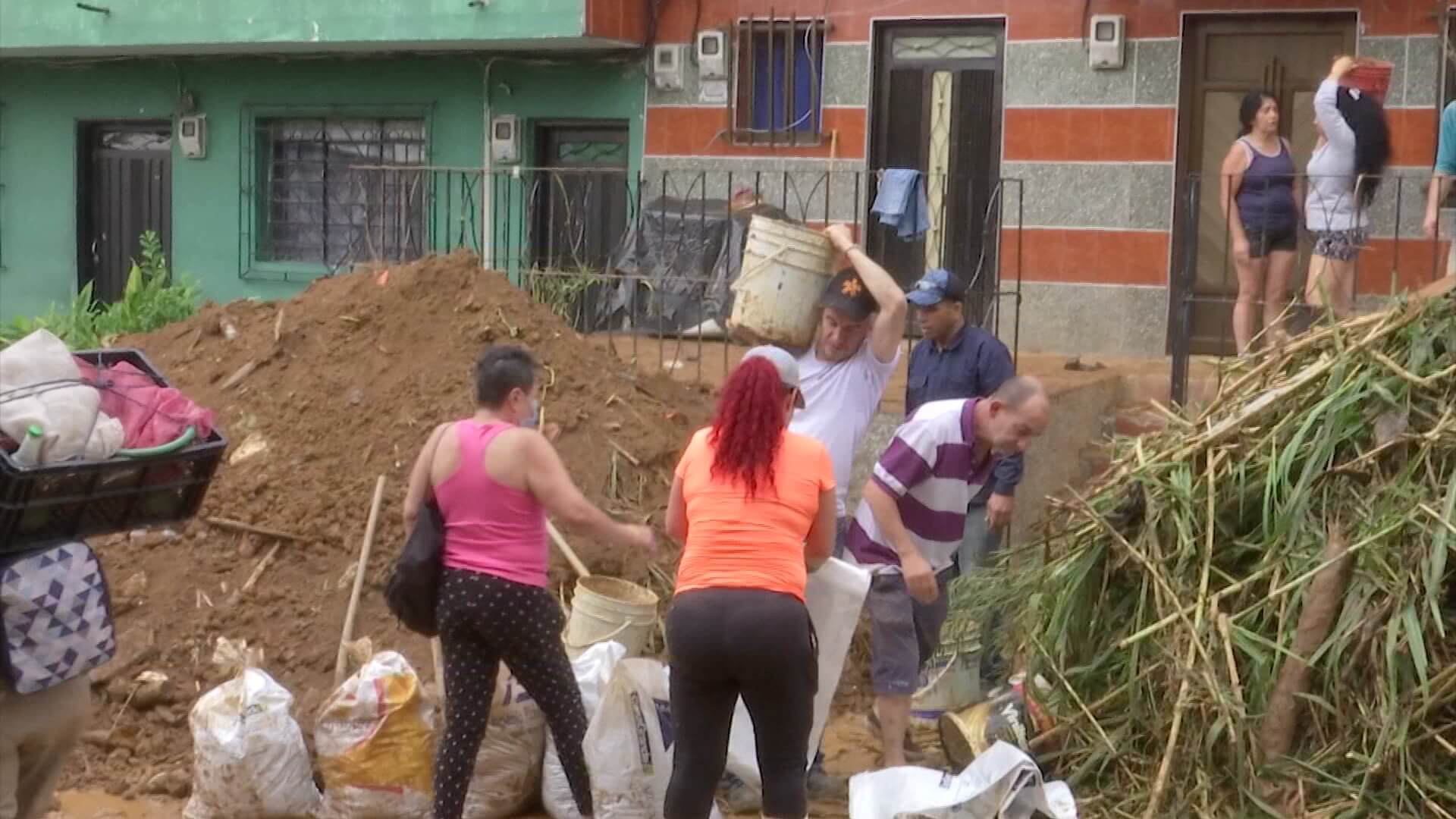 Familias afectadas por deslizamiento no aceptan auxilios de la Alcaldía