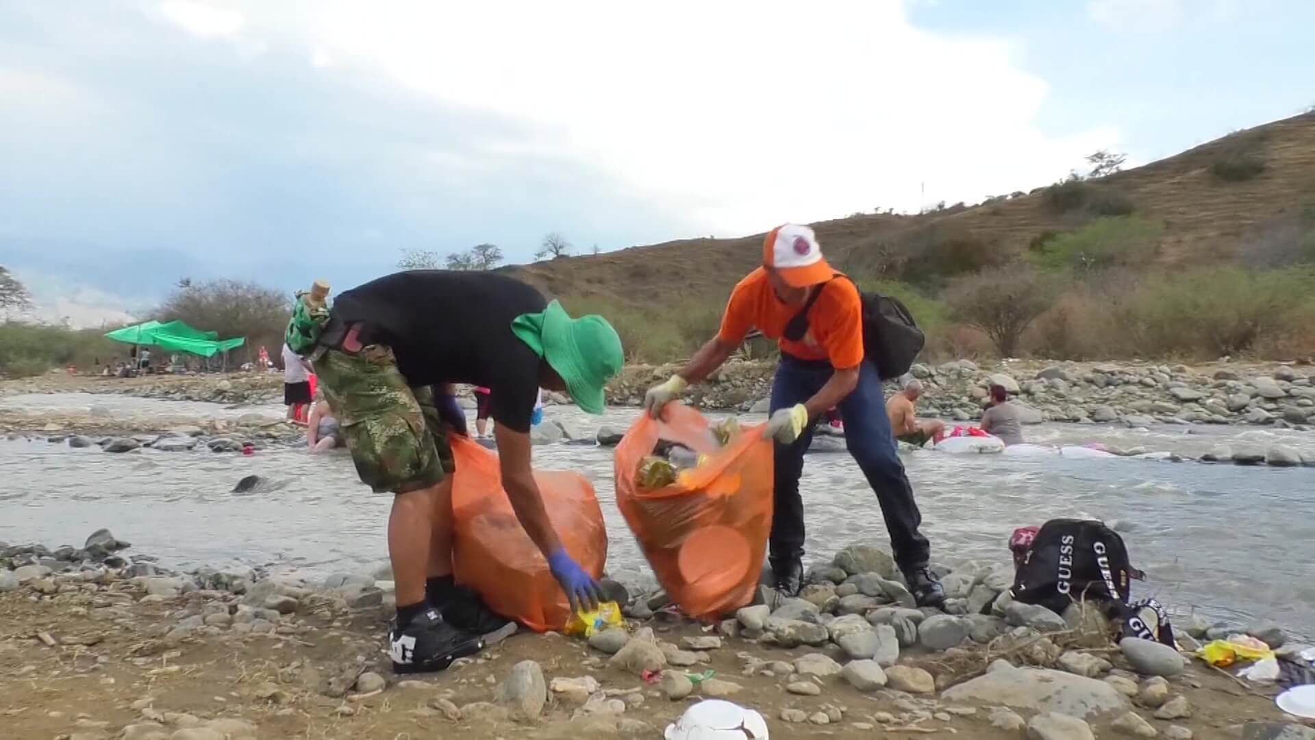 Proponen que turistas paguen tasa por basuras que dejen