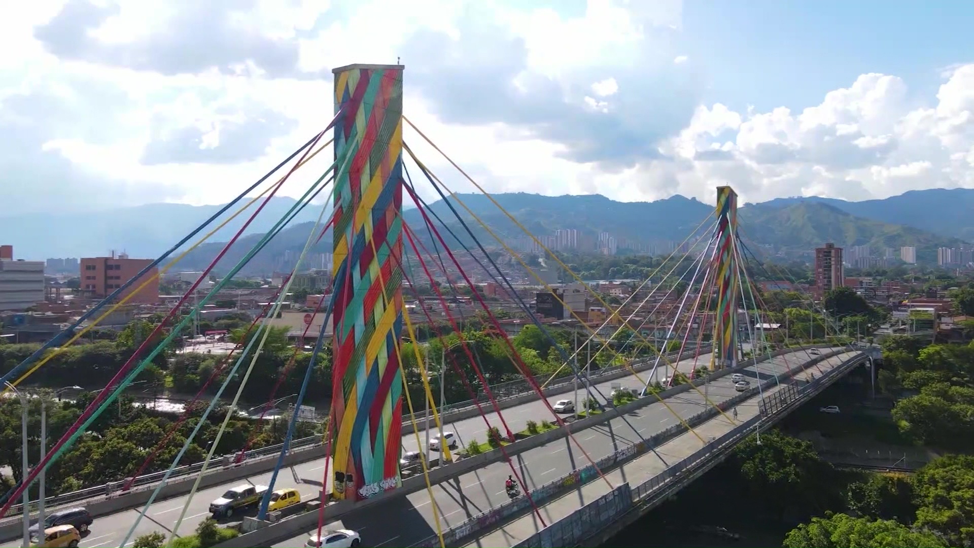 Arte en el Puente de la 4 Sur