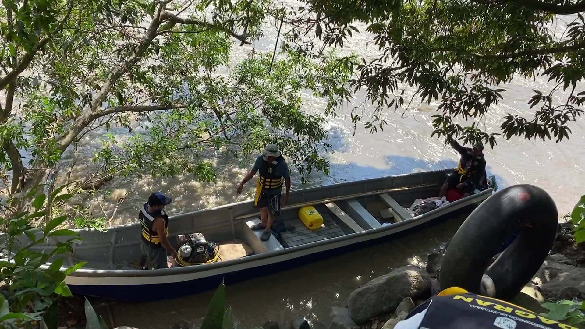 Con buzos, avionetas y magnetómetro buscan desaparecidos