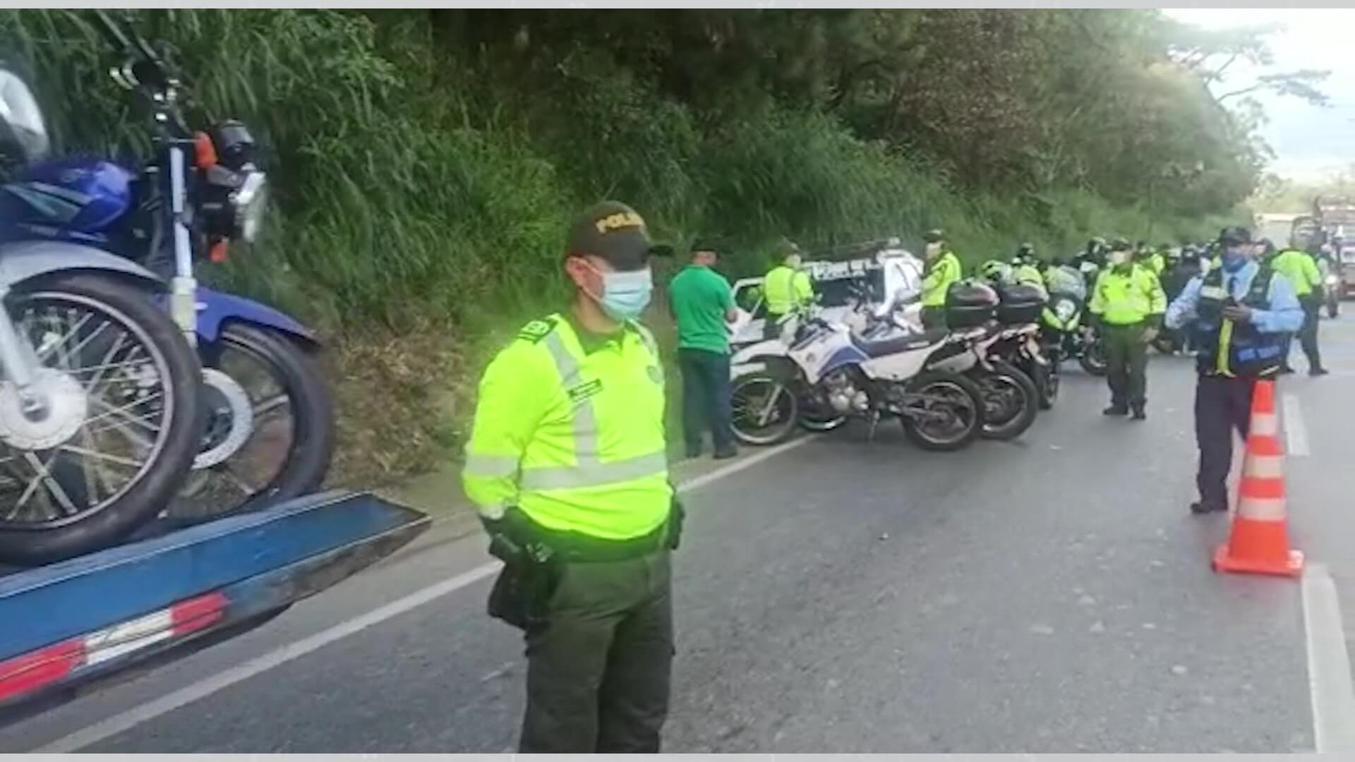 Controles a prácticas ilegales de motociclistas en vías