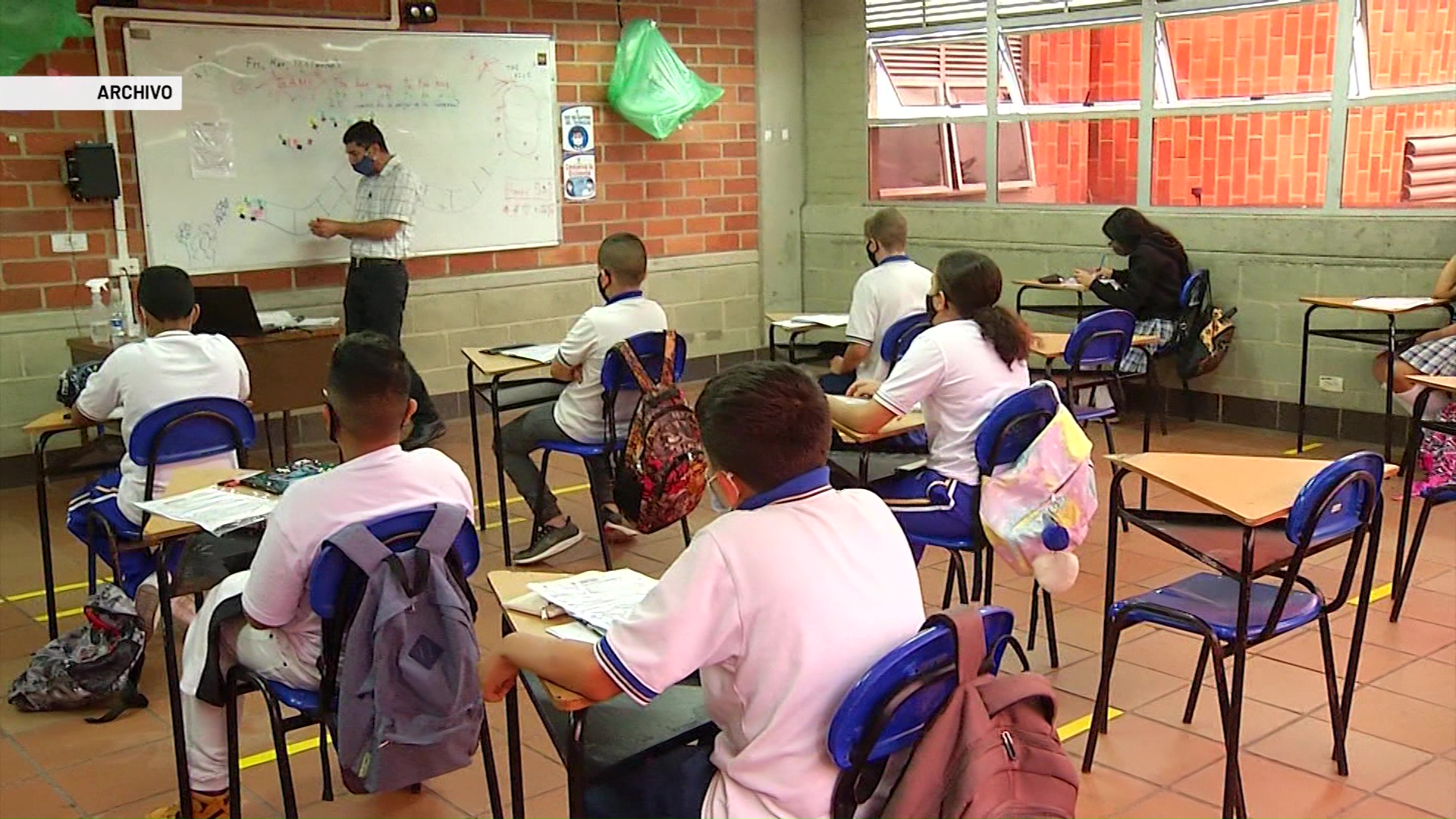 División entre padres por regreso de los muchachos a clases