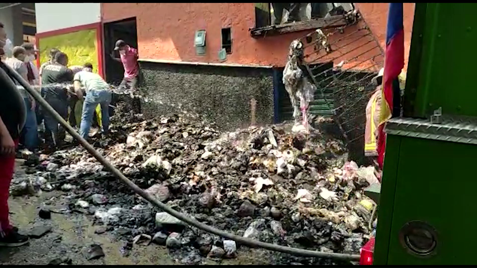 Incendio estructural afectó a ocho locales comerciales en Ituango