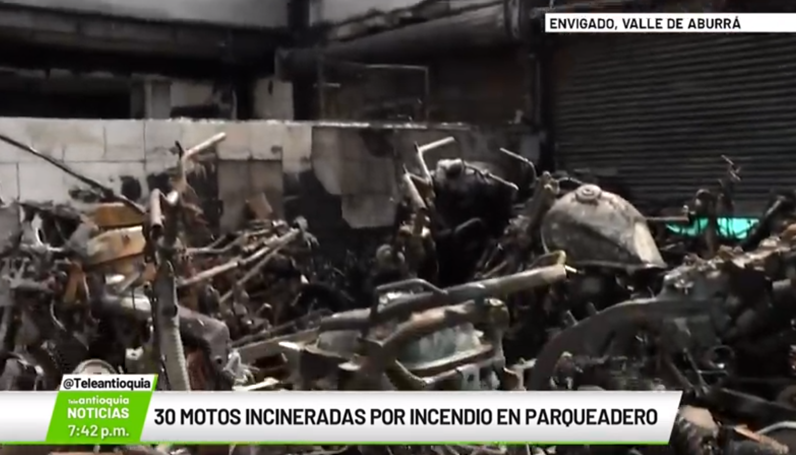 30 motos incineradas por incendio en parqueadero
