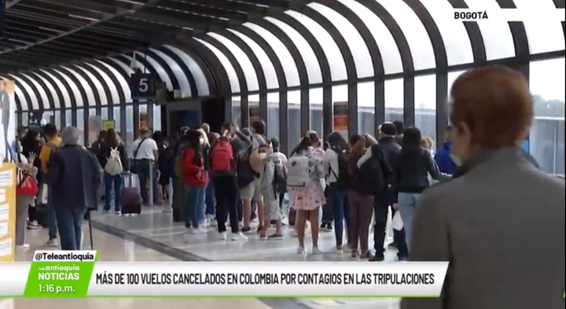 Más de 100 vuelos cancelados en Colombia por contagios en las tripulaciones