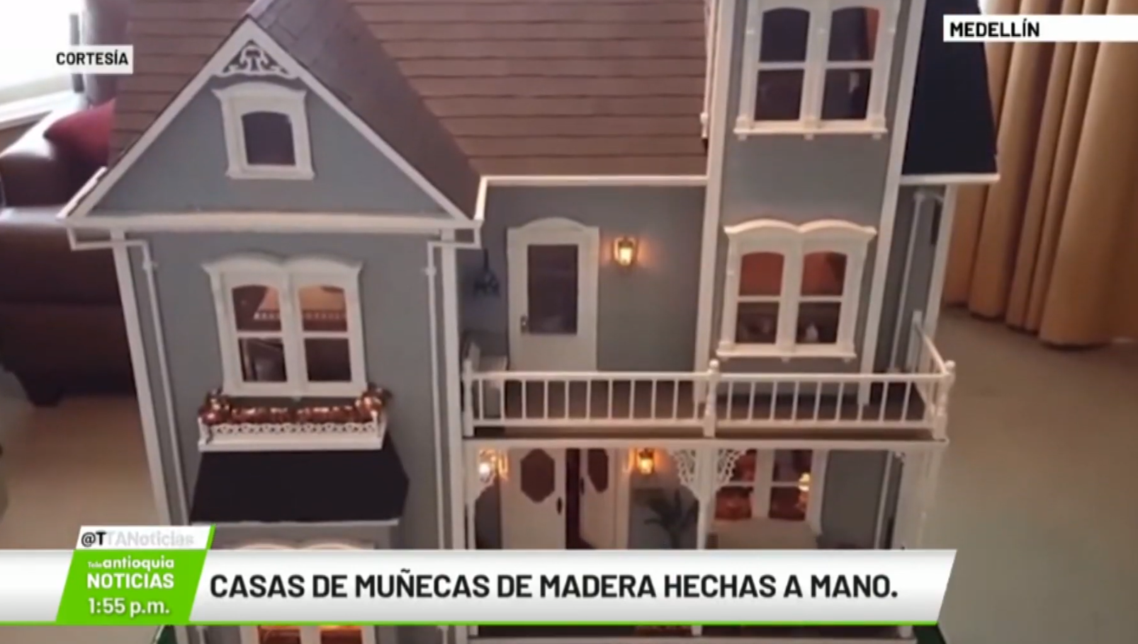 Casas de muñecas de madera hechas a mano