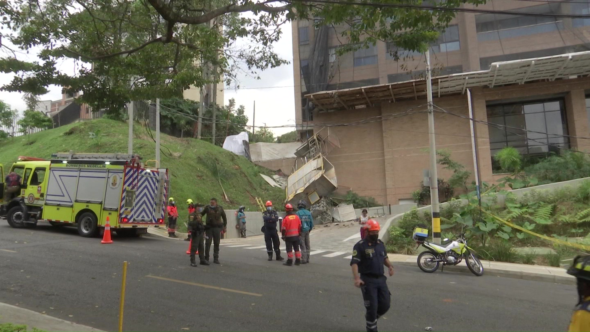 Una persona muerta y tres heridas por caída de ascensor