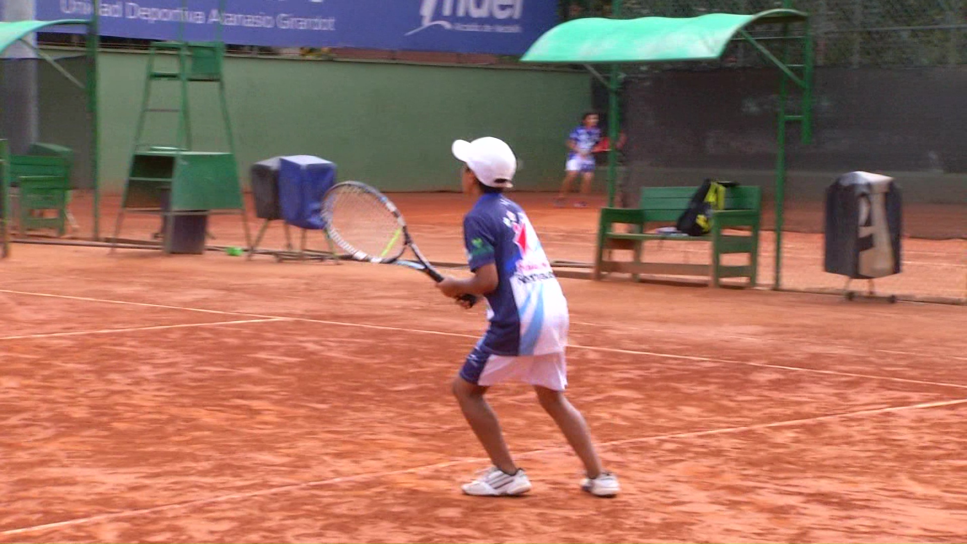 Familia González cumple el sueño de estar en el Baby Tennis