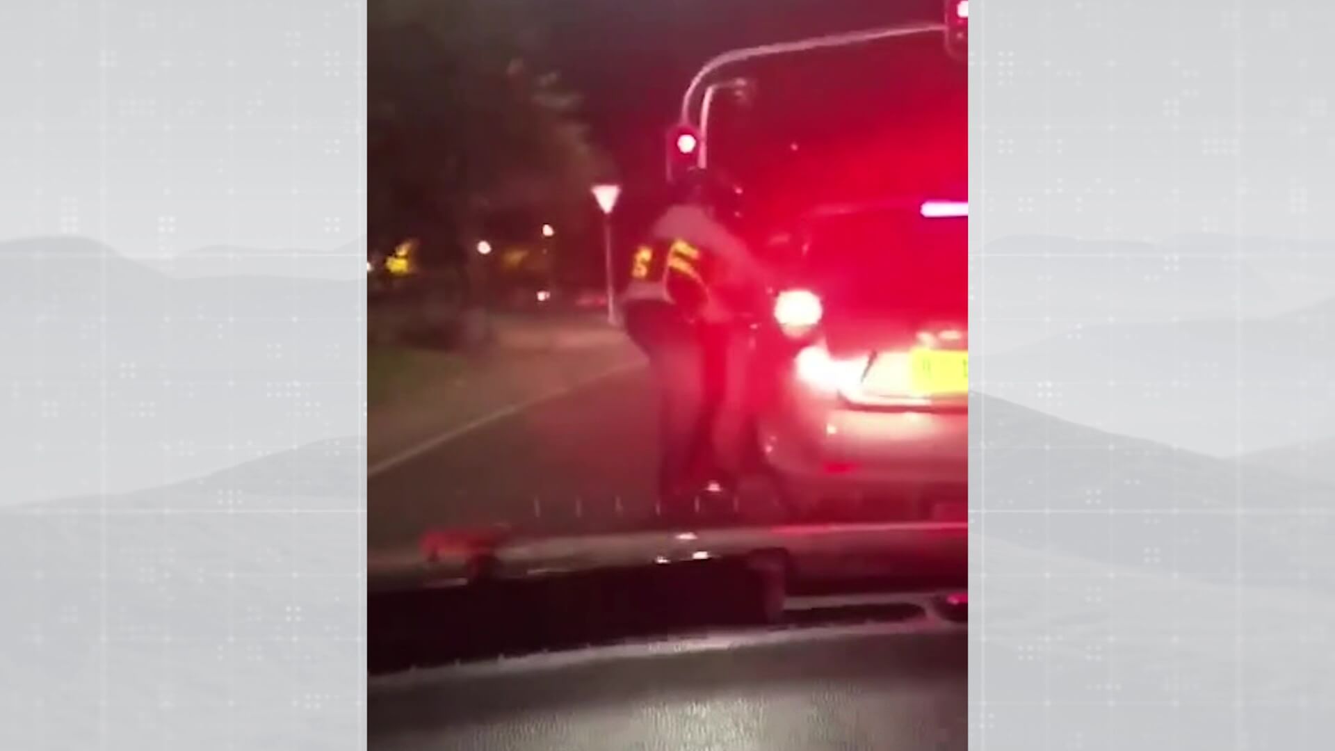 Conductor es detenido a la fuerza por guardas de tránsito