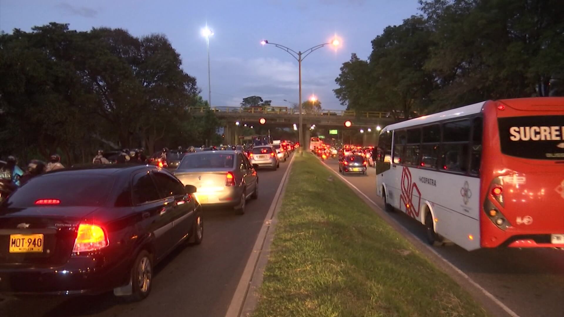 En marzo suspenderán cobro por circular con pico y placa