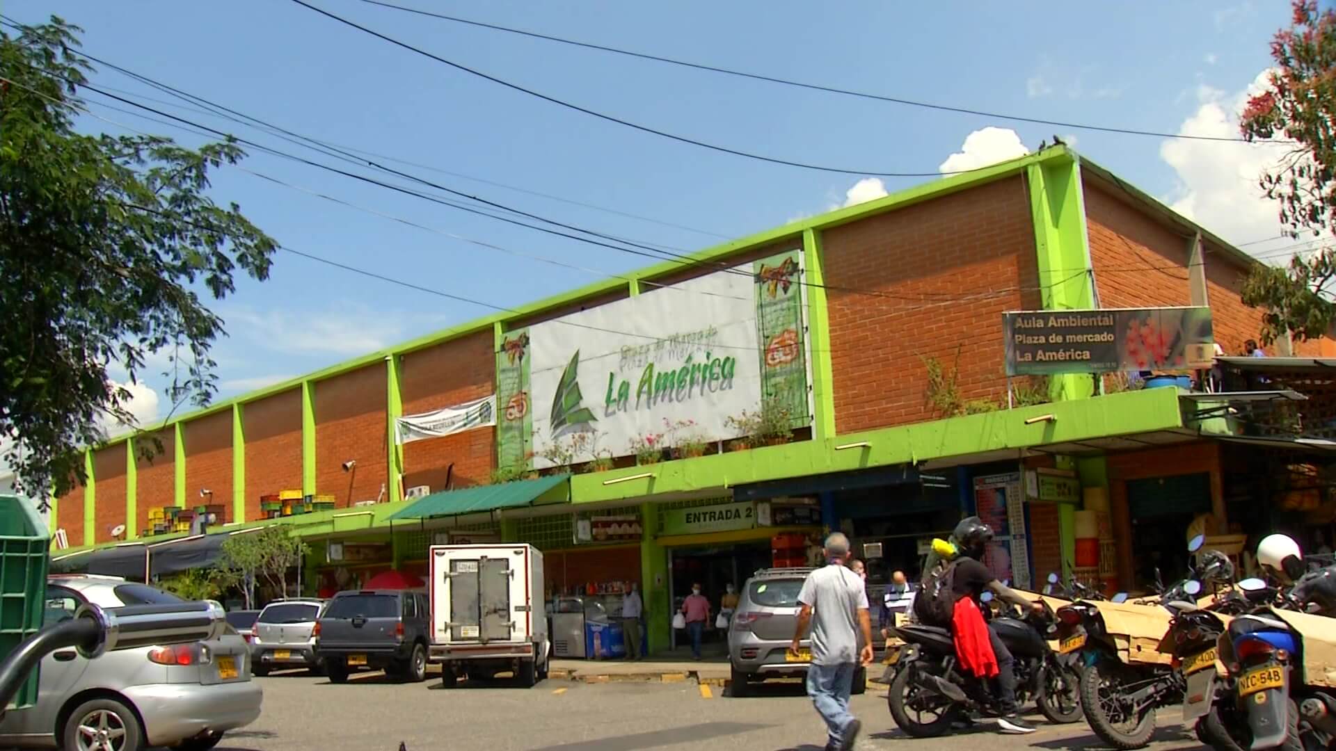 Por carestía, aumentan compradores en plazas de mercado