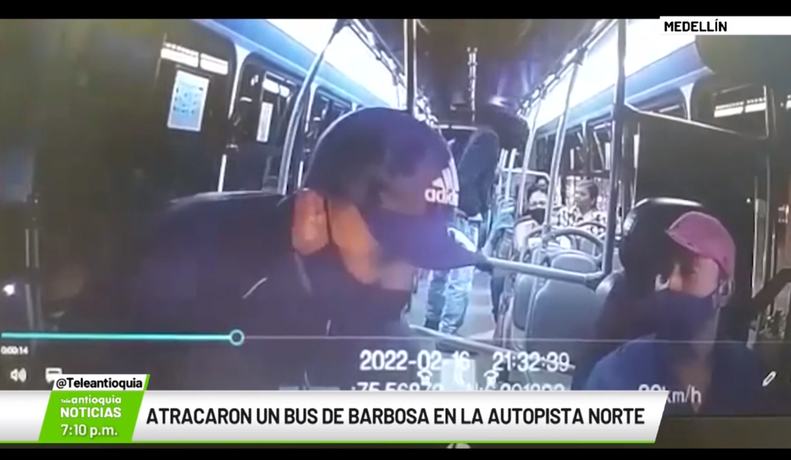 Atracaron un bus de Barbosa en la autopista Norte