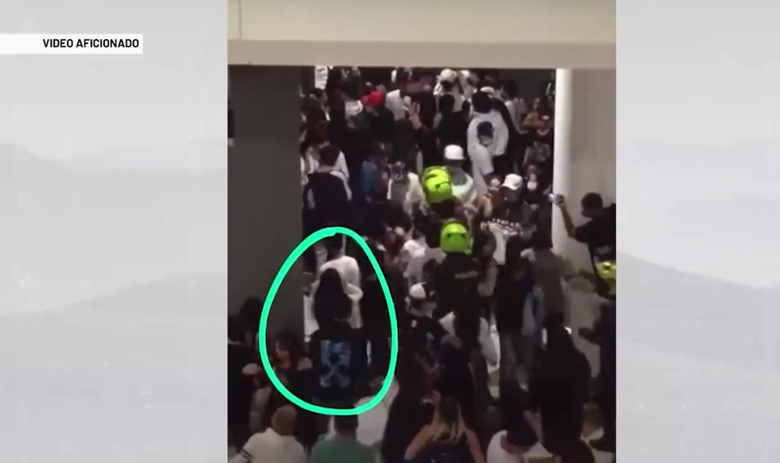 Gresca entre jóvenes y personal de vigilancia en centro comercial de Bello