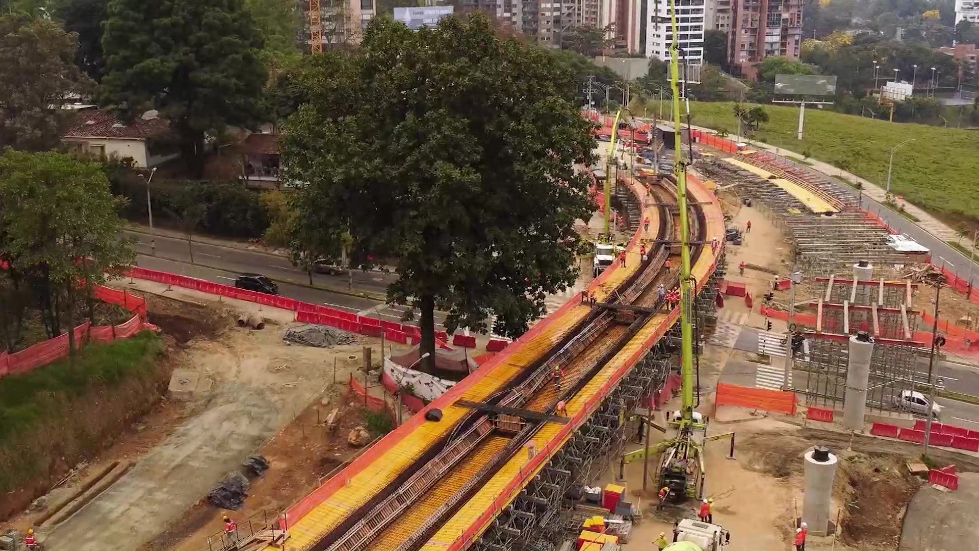 Avanza construcción de puente en Av. 34 con los Balsos