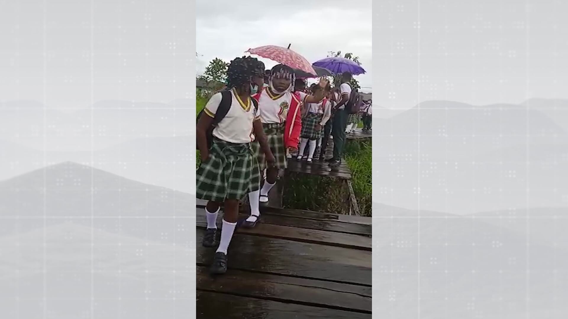 Alumnos protestan por mal estado de sede educativa