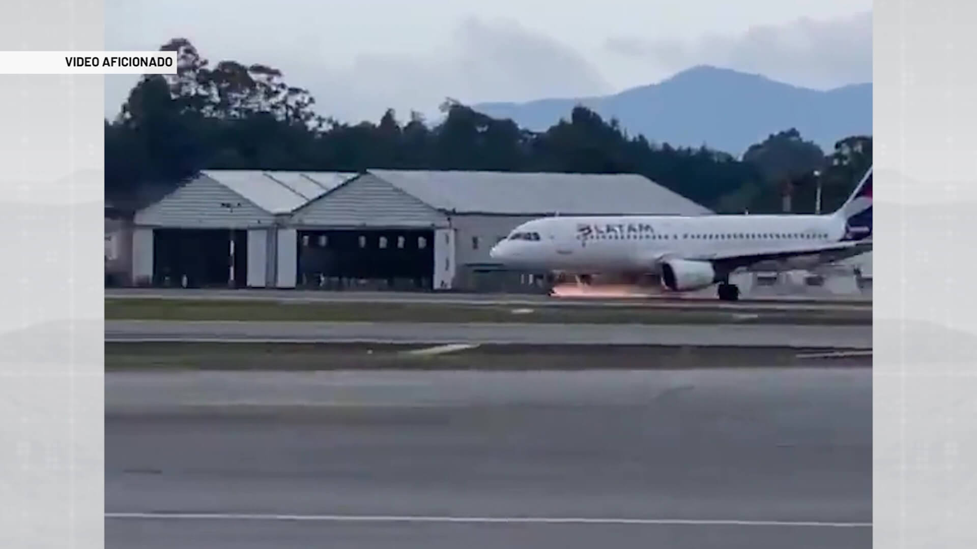 Avión en emergencia tras explosión de una llanta