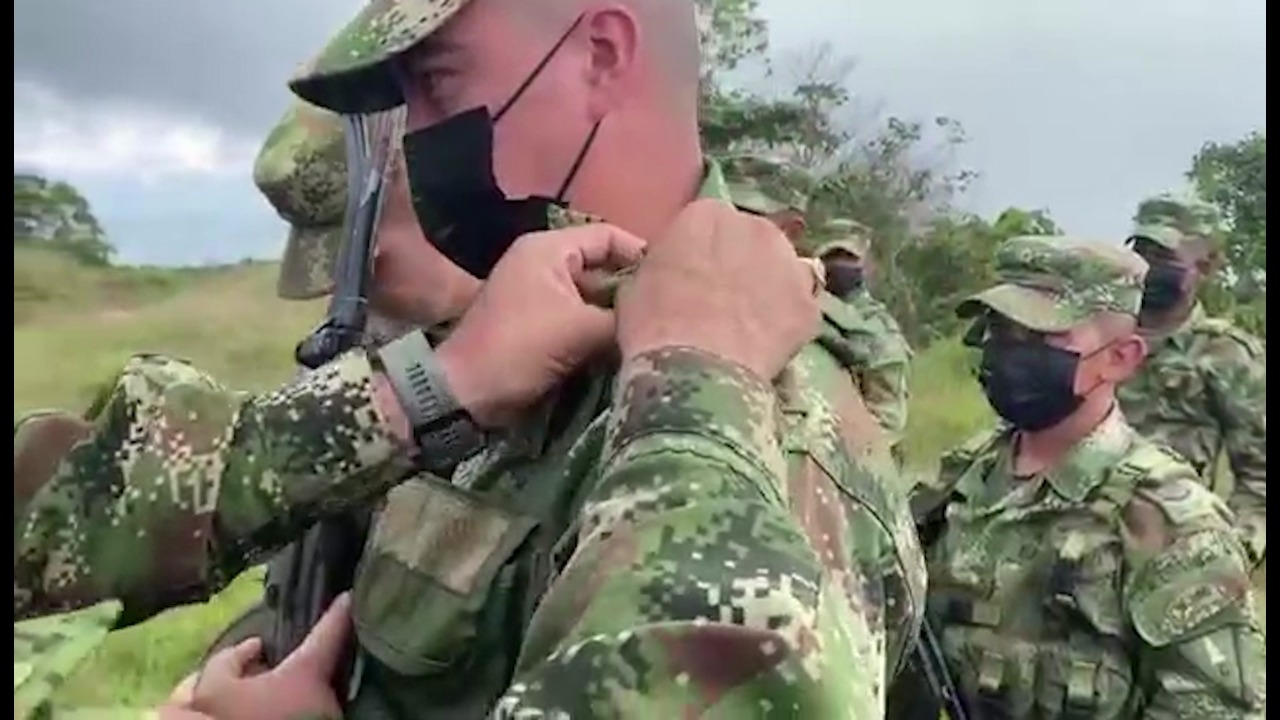 Ascendido militar en su base rural